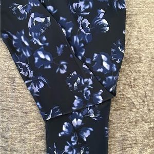 Joe Fresh Active Wear- Large brilliant purple flower active leggings